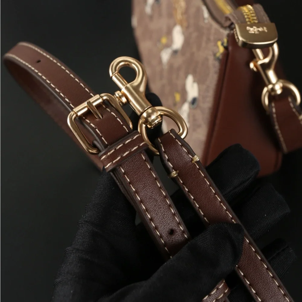 Coach x Peanuts Snoopy Signature Hobo Bag - Picture 3 of 8